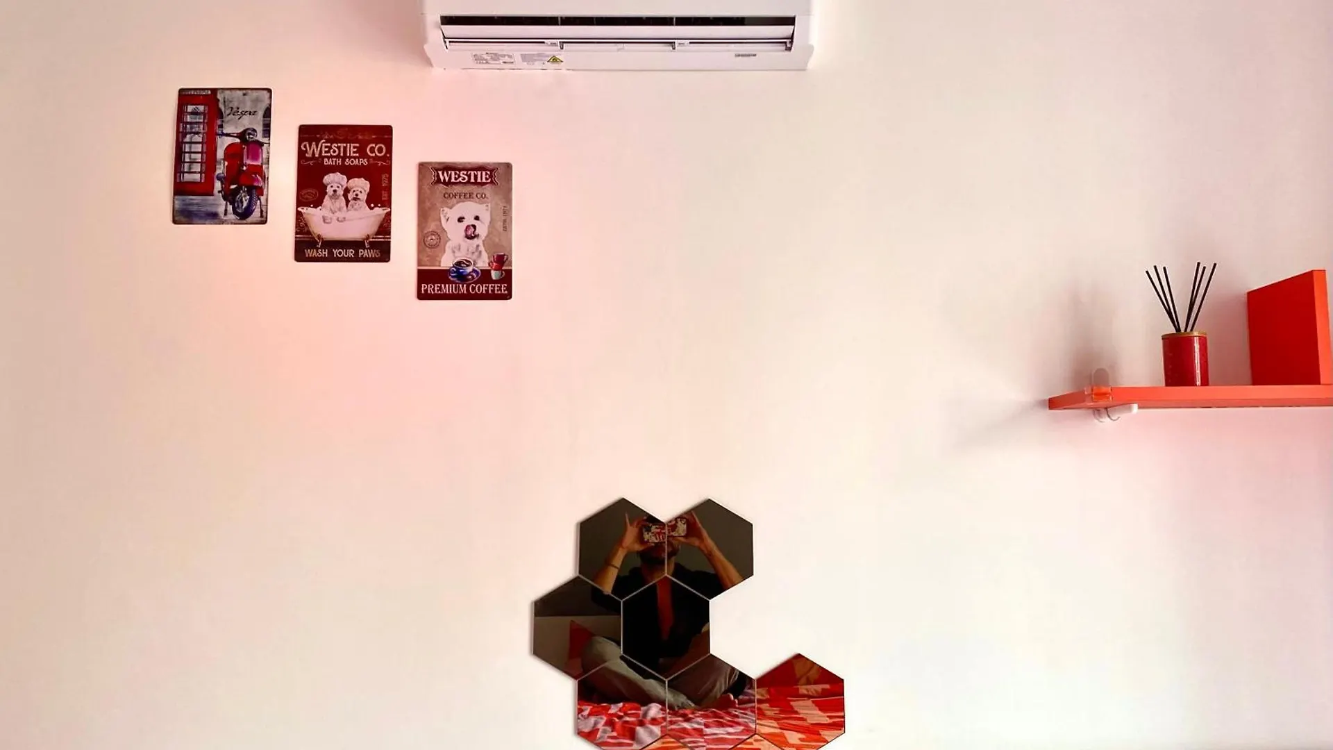 Central Private En-Suite With Balcony In Shared Residence Pieta Homestay