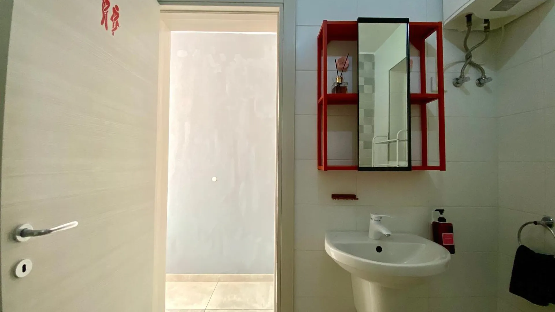 Central Private En-Suite With Balcony In Shared Residence Pieta